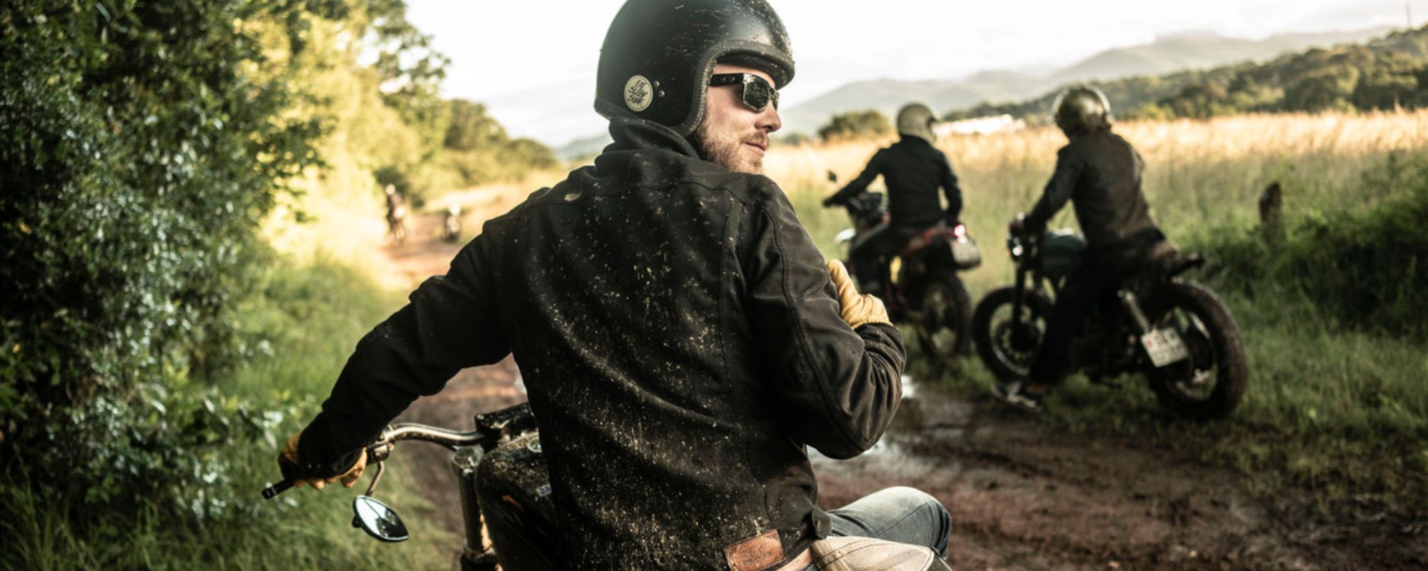 Motorradbekleidung richtig reinigen: So bleibt dein textiles Biker-Outfit in Topform